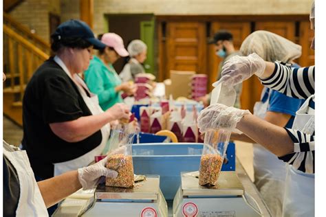 12 spectacular food gifts that give back to people in need.